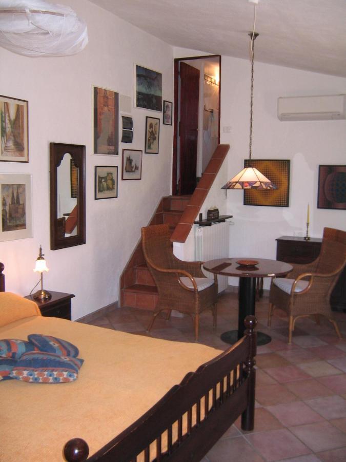 Studio-Appartment In Landhaus Mit Meerblick Porto Azzurro Exterior photo